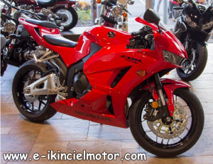 2.El Honda CBR 600 RR 